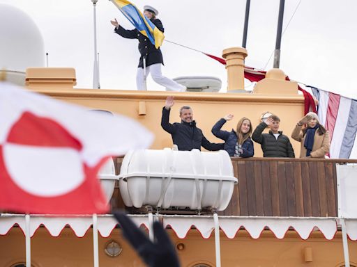 Frederik et Mary de Danemark sont arrivés au Groenland, Josephine et Vincent du voyage