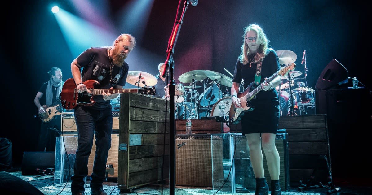 Susan Tedeschi Jams on Jerry Garcia's "Alligator" Guitar, Members of Little Feat Join Tedeschi Trucks Band for Encore in Berkeley