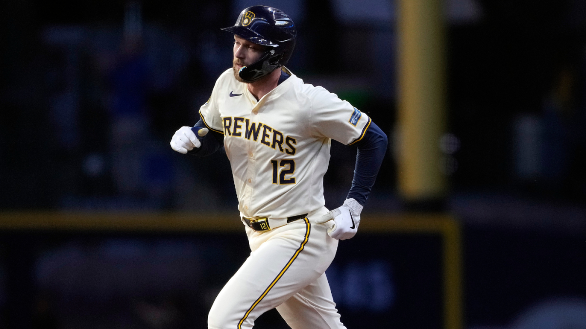 Rhys Hoskins injury: Brewers' home run leader placed on injured list after hurting hamstring