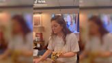 Drew Barrymore causó polémica por su inusual forma de comer pizza