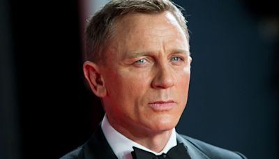 Your first look at Daniel Craig in Knives Out 3