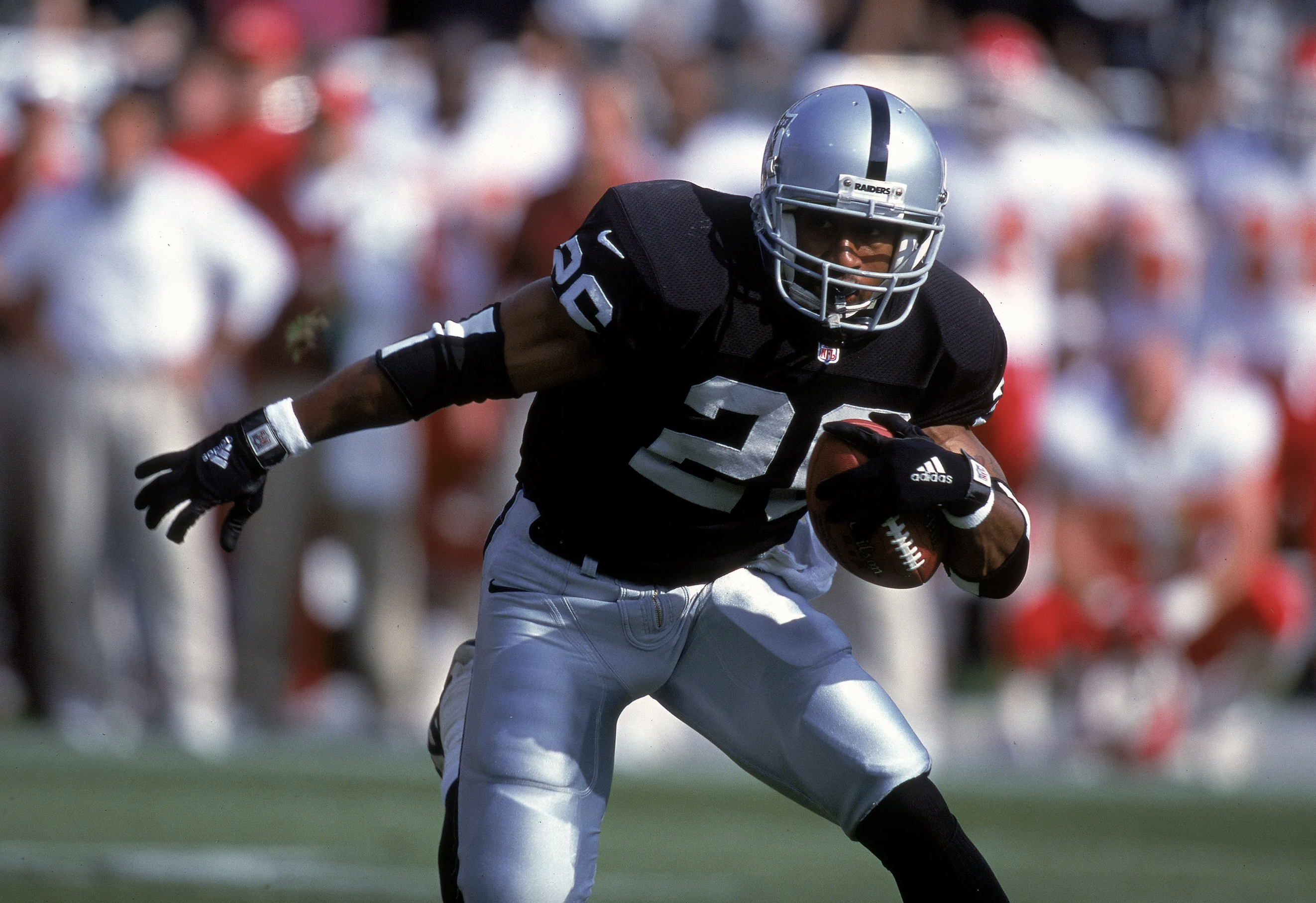 Former Oakland Raider hired as California high school football coach