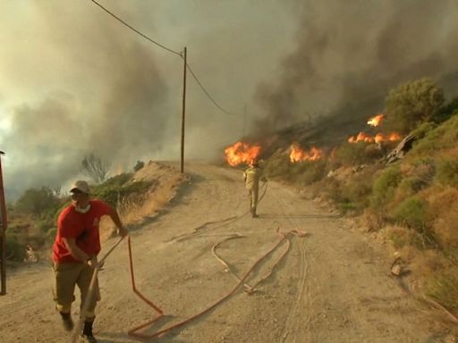 'Wall' of flames: Locals evacuated from Evia in Greece as another wildfire takes hold