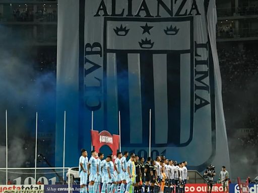 Alianza Lima hizo insólito cambio para enfrentar a Sporting Cristal por la Copa Ciudad de los Reyes y recibió duras críticas