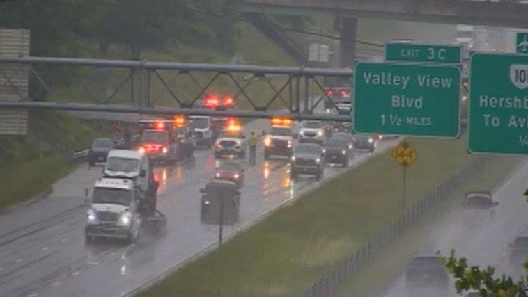North lane, exit ramp closed by crash on I-581 in Roanoke