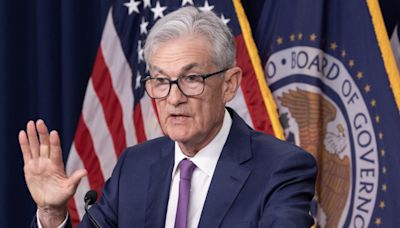 Powell ve "improbable" un alza de tipos pero avisa que rebajar la inflación llevará tiempo