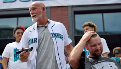 Cal Raleigh gets a trim as Mariners celebrate 30th anniversary of "Buhner Buzz Cut" night