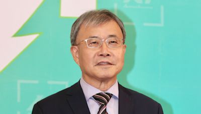 任內學權建樹多 新教長鄭英耀立場鮮明也「寵學生」