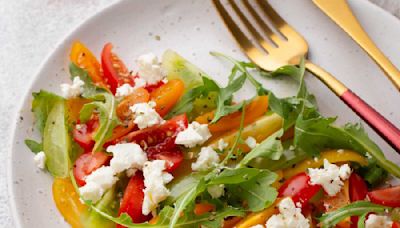 Salade de tomates : Cyril Lignac dévoile son secret pour une sauce vinaigrette réussie
