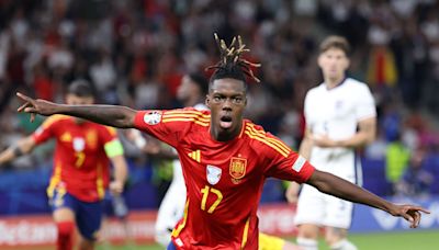 Nico Williams, Unai Simón y Dani Vivian, campeones de la Eurocopa con gol de Nico en la final