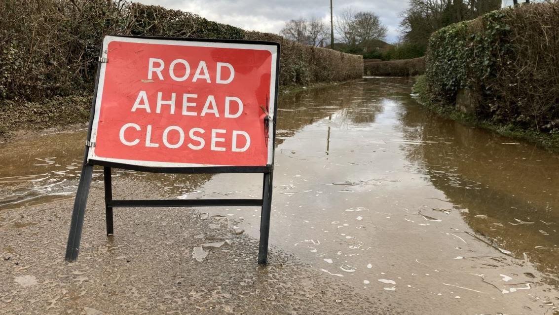 Heavy rain and floods prompt severe weather warning