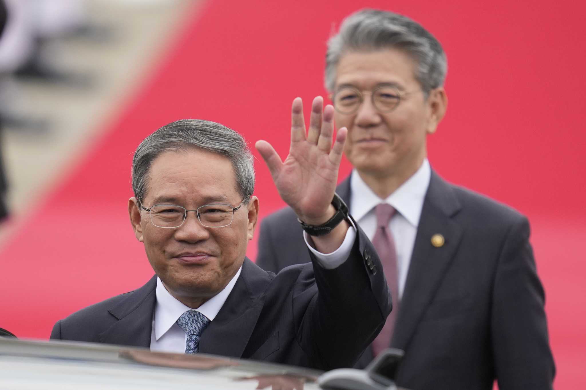 Chinese and Japanese leaders arrive in South Korea for their first trilateral meeting since 2019