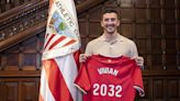 El internacional Dani Vivian amplía su contrato con el Athletic hasta 2032