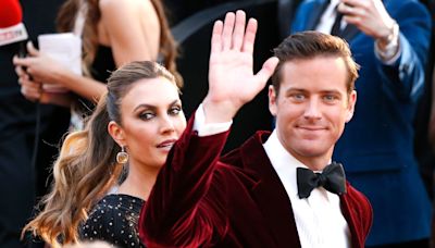 Elizabeth Chambers asegura que sus hijos no tienen "ni idea" del escándalo de Armie Hammer: "Deberían pensar que su padre es un superhéroe"