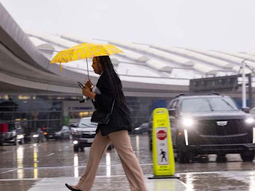 Tornado watch piles up delays at Dallas Love Field, DFW Airport