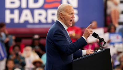 Michigan Crowd Chants in Support of Biden Amid Pressure: ‘Don’t You Quit’