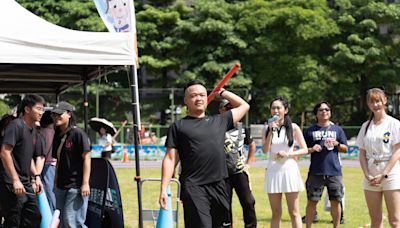 《田徑》新北市兒童田徑聯賽 鄭兆村現身鼓勵小選手多嘗試 啦啦隊女神短今田徑初體驗