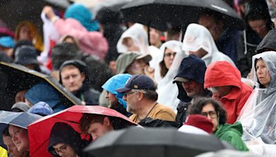 Rowing-Rowers set for weather change after rain-hit opening in Paris