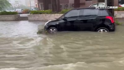 凱米解除警報！南部超扯雨量「白到發黑」 高雄單日雨量超車莫拉克