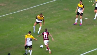 Dos pelotas y el penal más insólito de todos en Flamengo vs. Criciúma