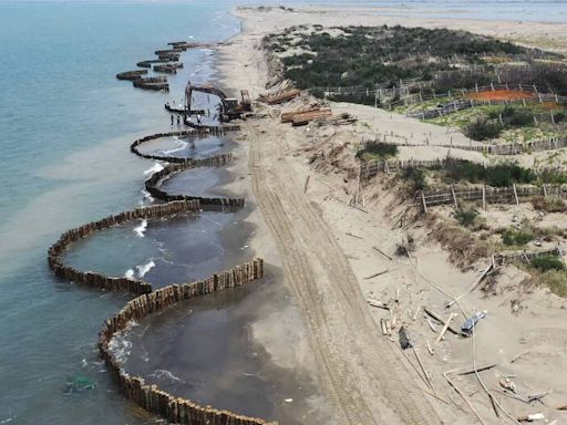 減緩台南海岸侵蝕退縮 北門雙春海岸養灘定沙工法真特別