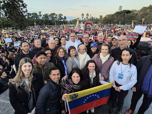 Funcionarios de Venezuela cruzan a Patricia Bullrich, por su presencia en la manifestación en la zona de la embajada en Buenos Aires