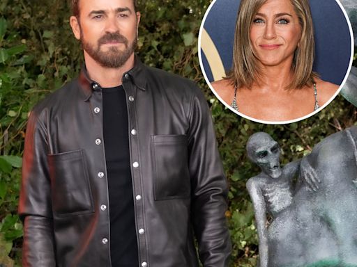 Justin Theroux Gives Shoutout to “Auntie” Jennifer Aniston in Adorable Photo - E! Online