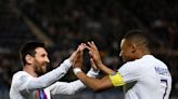 Messi - Mbappé, una conexión otra vez decisiva para PSG, que celebra el bicampeonato en la Ligue 1 de Francia tras igualar con Estrasburgo