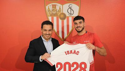 Oficial: Isaac renueva con el Sevilla hasta 2028