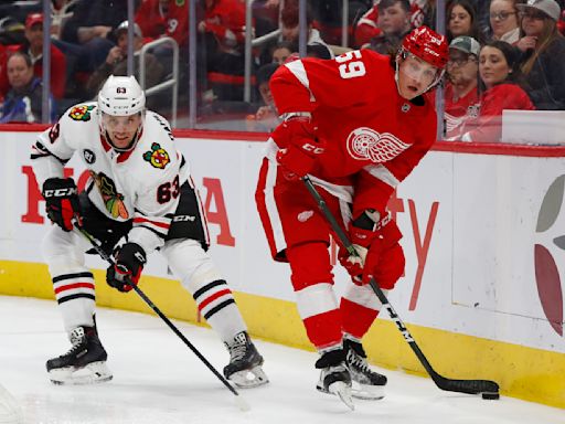 Teuvo Teravainen, Tyler Bertuzzi headline Blackhawks' huge wave of free-agent signings