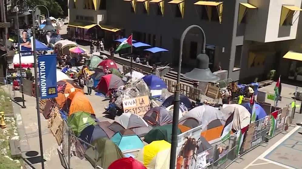 Students continue peaceful protest against war in Gaza