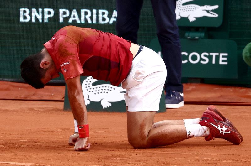 Tennis-Djokovic undergoes successful knee surgery after withdrawing from French Open