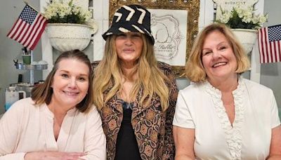 Actress Jennifer Coolidge spends week in St. Louis, shops and dines at local businesses