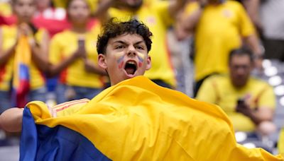 Copa América se politiza: Fans colombianos pidieron renuncia del presidente Gustavo Petro durante el partido ante Paraguay - El Diario NY