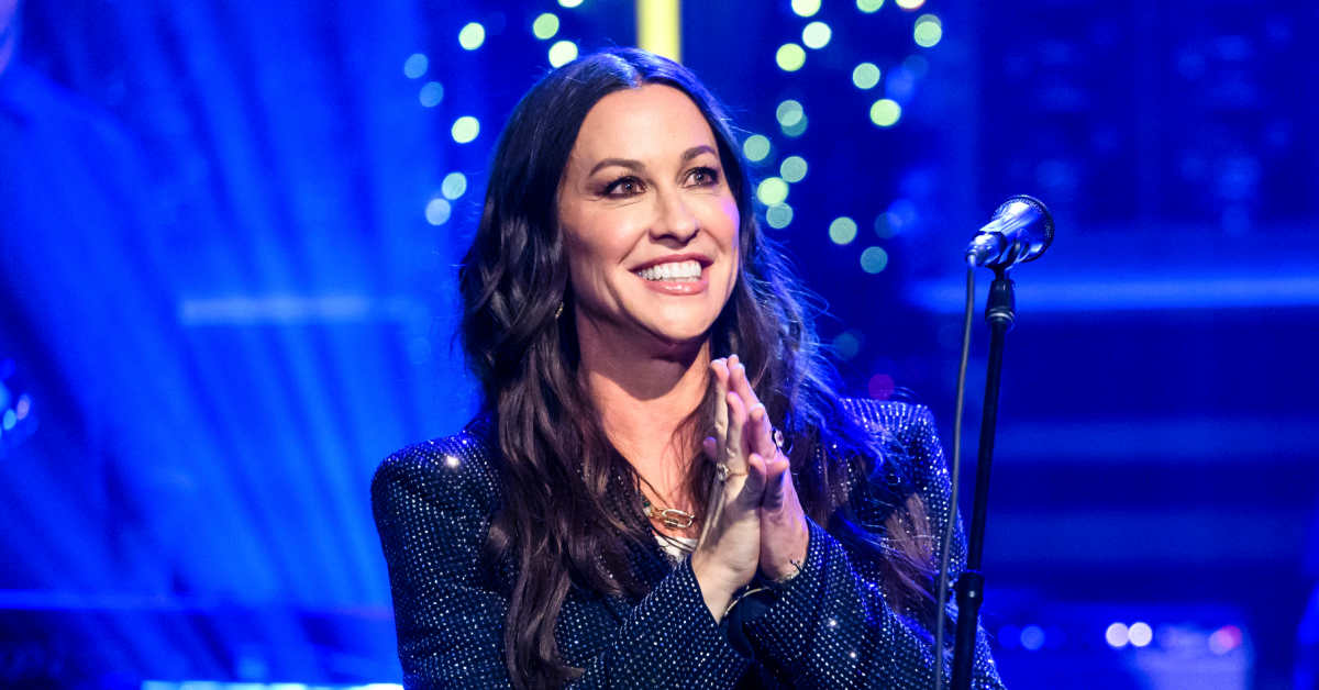 See Alanis Morissette’s 8-Year-Old Daughter Show Off Her Pipes as She Joins Mom on Stage