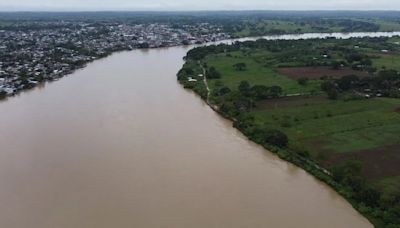 Invasión de tierras en Colombia sin precedentes: en Caucasia, Antioquia, hay más de 5.000 familias en un predio de un excapo