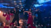 <i>Khel Khel Mein</i> Song <i>Do U Know</i>: Akshay Kumar, Taapsee Pannu And Gang Rule The Dance Floor