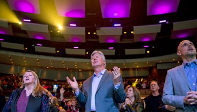 Pastor Robert Morris resigns from Gateway Church after child sex abuse allegation