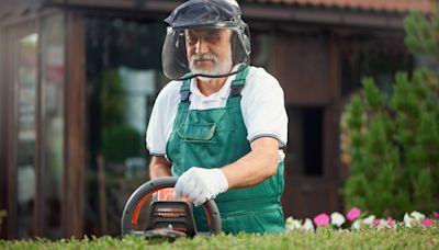 8 Jobs for Retirees That Pay Weekly