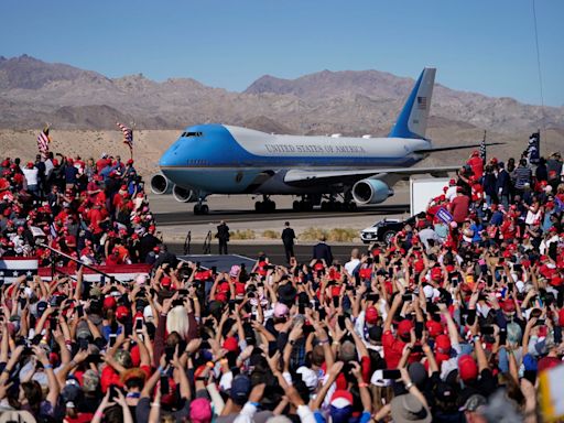Trump ‘absolutely’ wants to ditch Biden’s Air Force One color scheme for his beloved red, white and dark blue