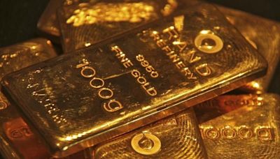 Gold prices fall, but record high in sight amid inflation angst, M.East fears By Investing.com