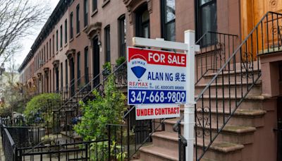 U.S. home prices hit a record high as sales fell. Here’s how housing experts explain the trend