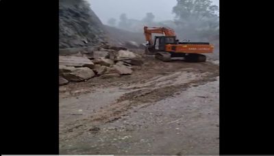 Uttarakhand: Vehicular movement halted due to falling debris at Badrinath National Highway in Chamoli