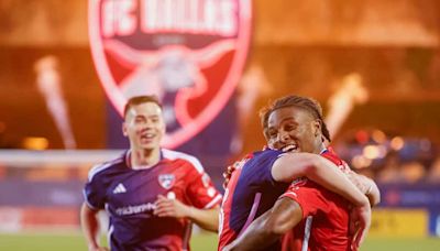 FC Dallas wins high-scoring affair, extending home unbeaten streak vs. Portland Timbers