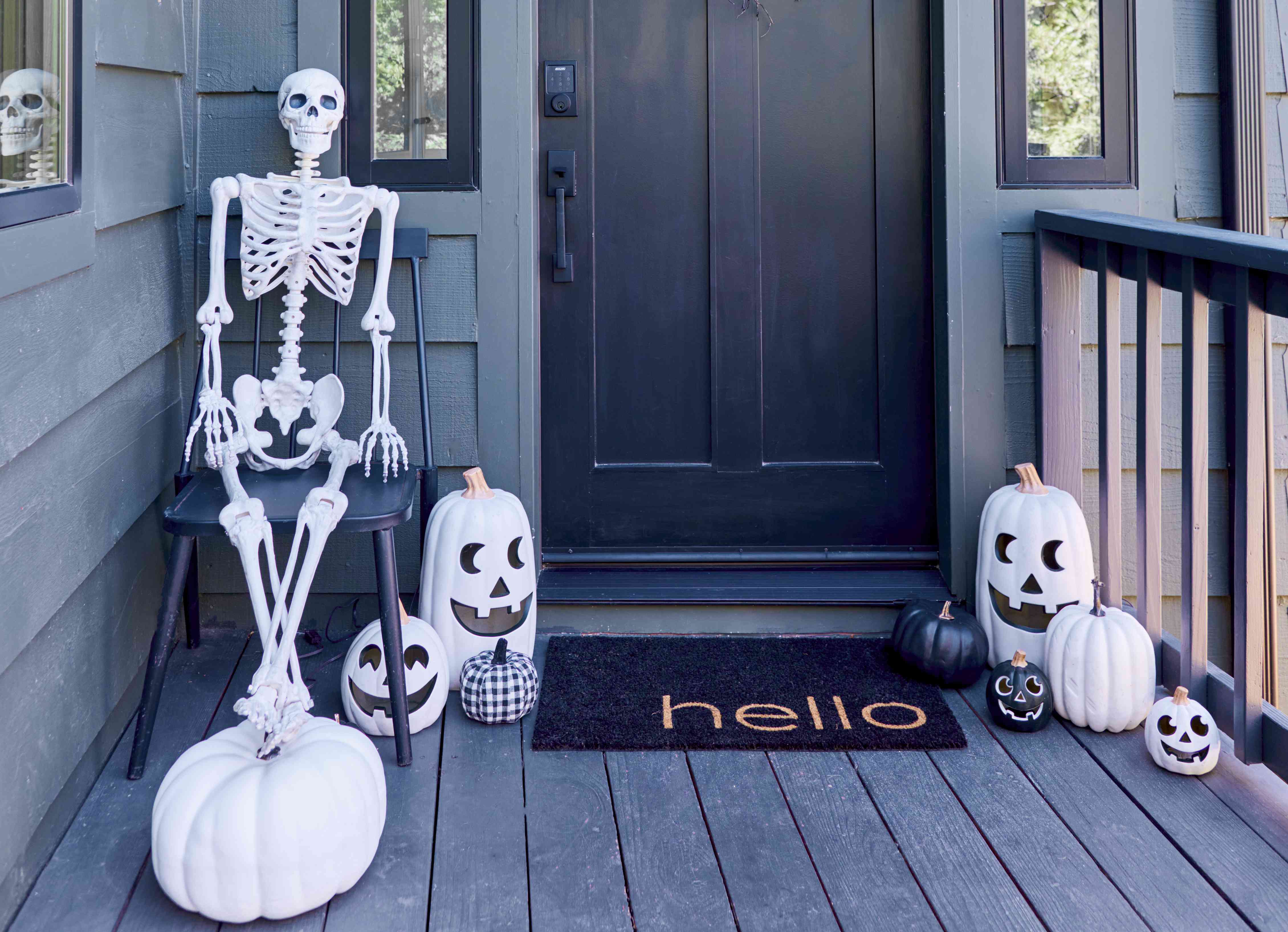 31 DIY Outdoor Halloween Decorating Ideas for a Ghoulishly Great Display