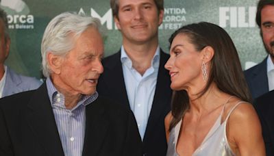 Así ha sido el encuentro de la Reina Letizia y Michael Douglas en Mallorca