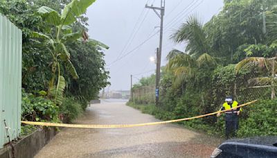 影／高雄大雨！國1岡山路段積水 網友驚呼「我是在路上行舟嗎」