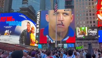 Chilenos arruinan banderazo argentino en Times Square otra vez