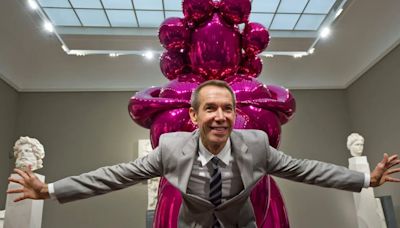 Quién es Jeff Koons, el artista provocador que gana millones con sus perros de globos y conejos de acero