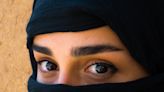 伊朗女性公共場所未戴頭巾 遭鞭74下還得繳罰款